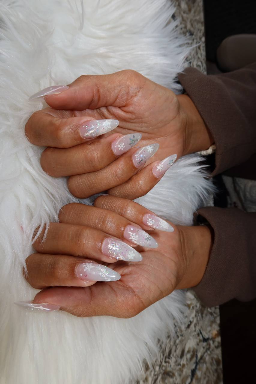 NAIL LOUNGE & SPA